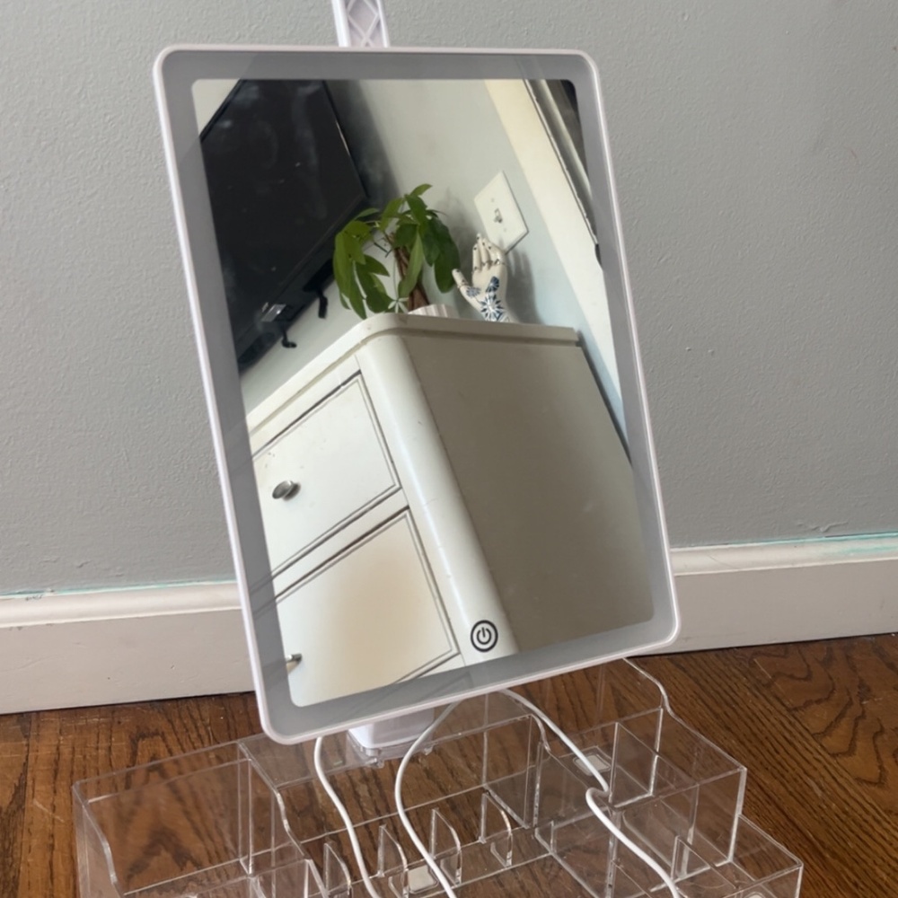 Light up Makeup Mirror with Attached Storage